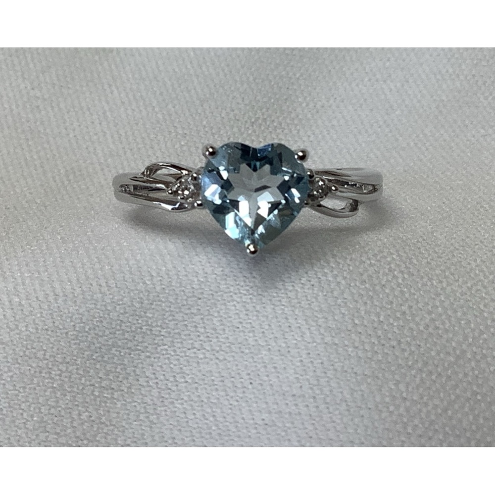 Aquamarine and diamond ring, 14 karat white gold.